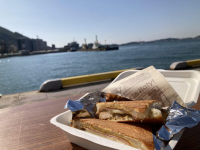 写真：季節の移ろいと港町の賑わい